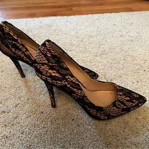 Charles by Charles David- BRAND NEW- size 7 High heel pump